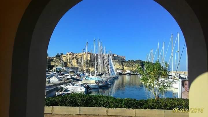 B&B Il Quadrifoglio โตรเปอา ภายนอก รูปภาพ